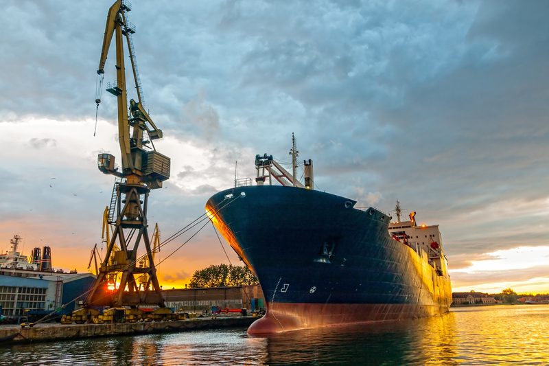 Vessel alongside under a port crane